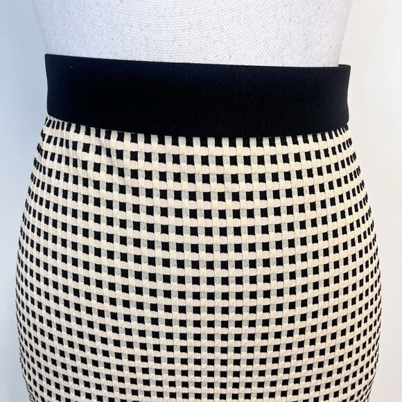 Alfani Skirt size Small Black Ivory Textured Check Straight Pencil Midi Stretch - Picture 3 of 7